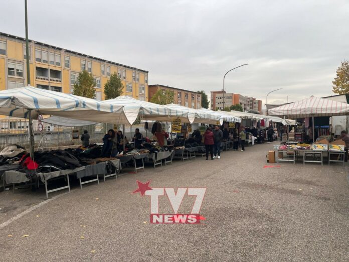 MERCATO VIA DELCOGLIANO 2