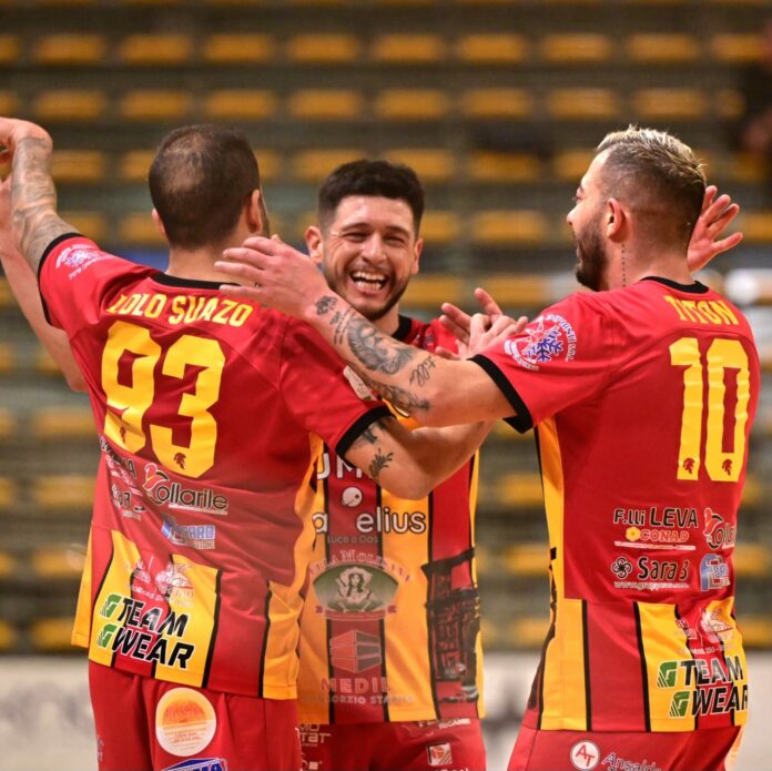 Pesaro-Bn5-esultanza-gol