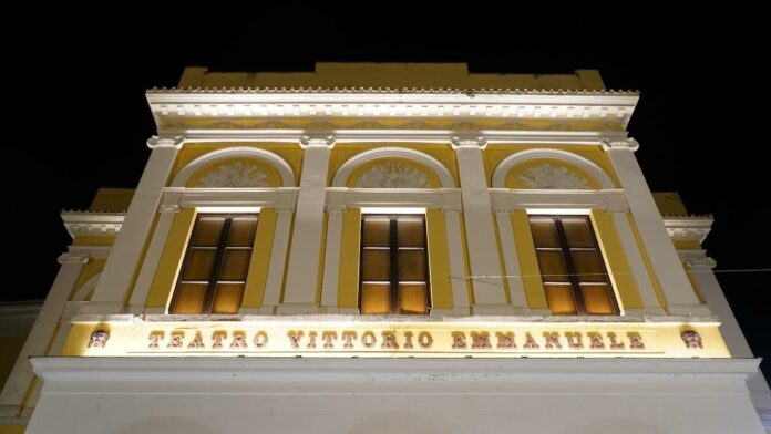 Teatro Comunale 8 luce