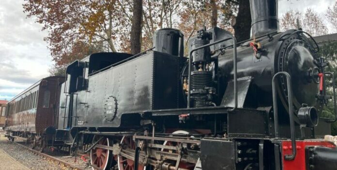treno-bagnanti-scaled-e1733409109598