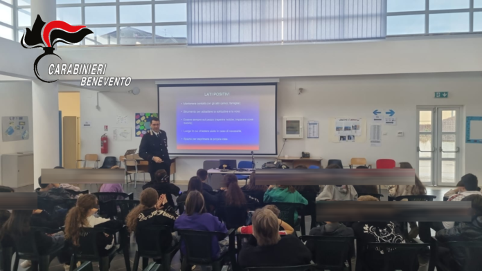 CARABINIERI SCUOLE