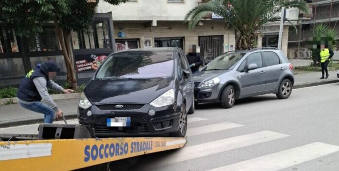 incidente freno a mano