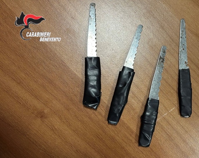 COLTELLI CARABINIERI