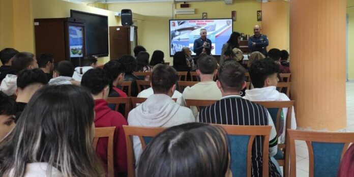 Polizia a scuola
