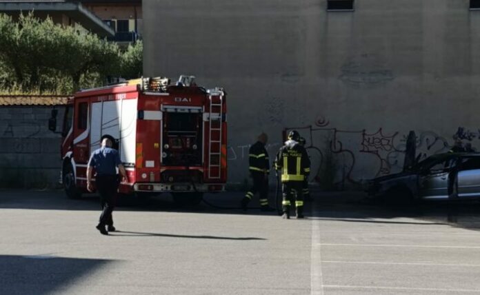 auto in fiamme 1
