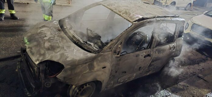 Fiat Panda in fiamme