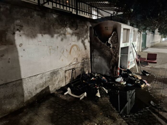 ASIA CONTENITORI INCENDIATI 1