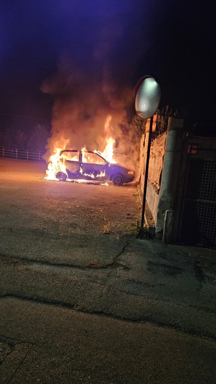 Auto in fiamme a San Leucio del SannioWhatsApp Image 2025-12-26 at 14.32.46 (1)