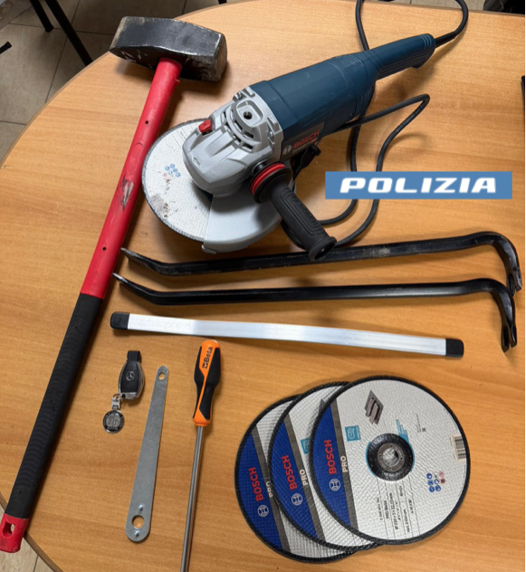 Polizia rapina