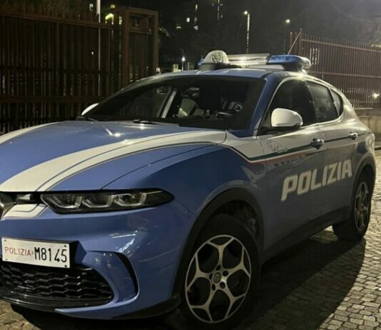 Insegue e minaccia il fratello disabile: scatta il divieto di avvicinamento con braccialetto elettronico