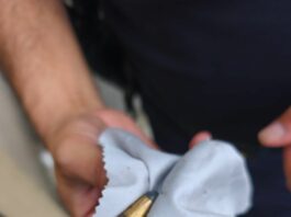 Rinvenuto un bossolo di pistola su un marciapiede: interviene la Polizia Municipale.
